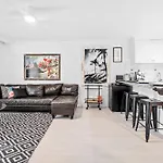 Surfers Paradise Seaside Retreat