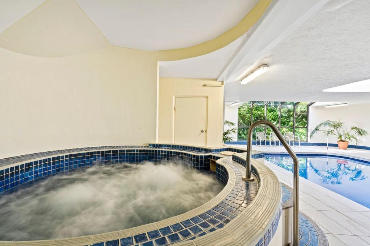 Surfers Paradise Seaside Retreat Apartment *