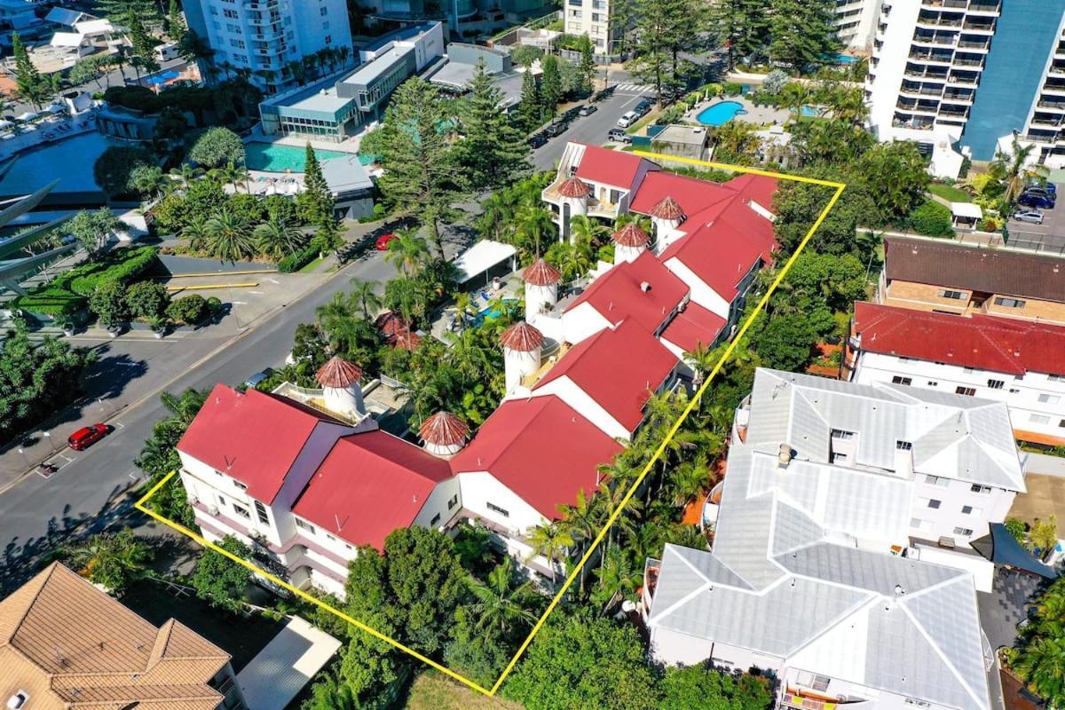 Surfers Paradise Seaside Retreat *