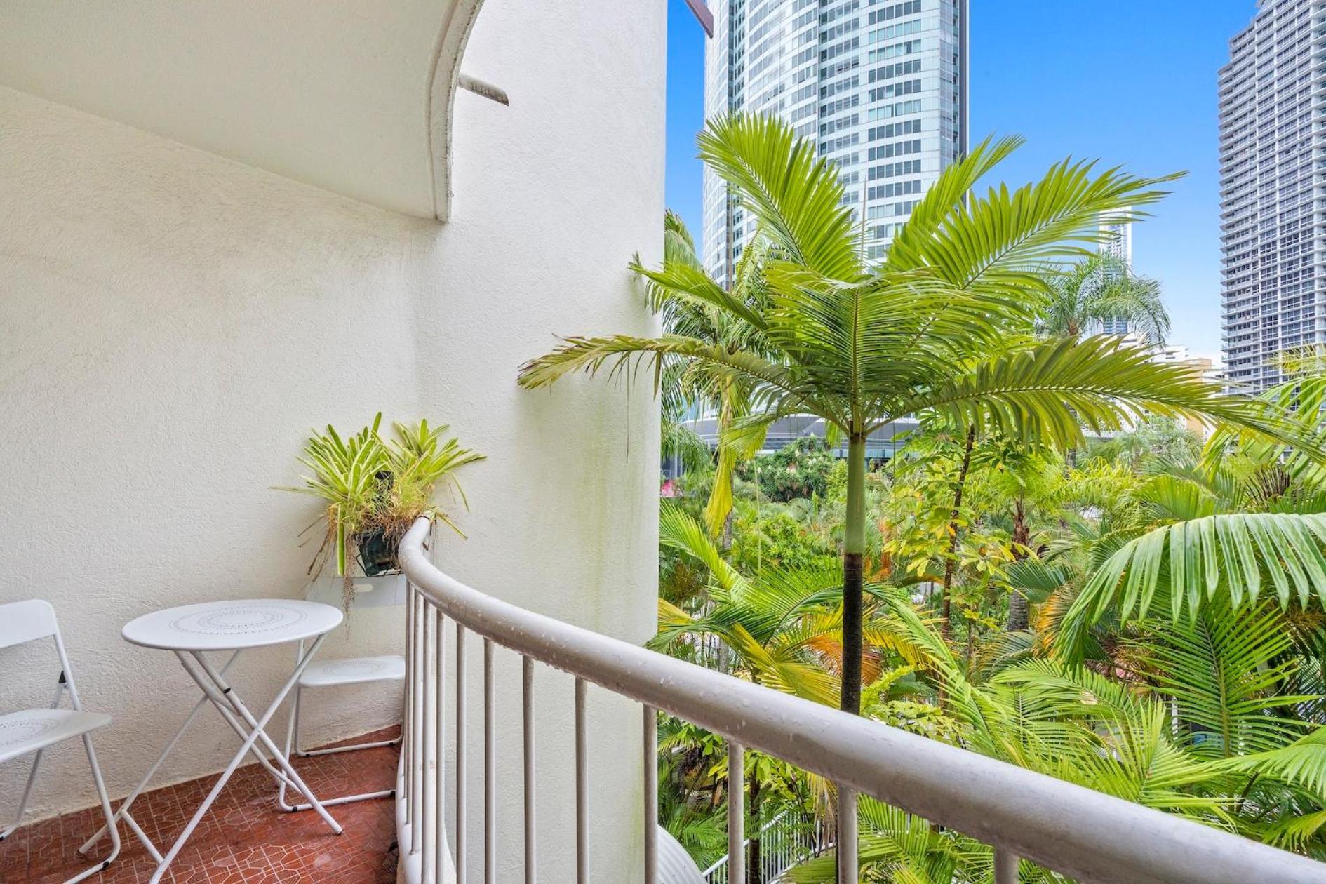 Surfers Paradise Seaside Retreat *